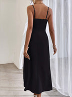Elegantes Kleid mit Spaghettiträgern und plissiertem Beinschlitz 