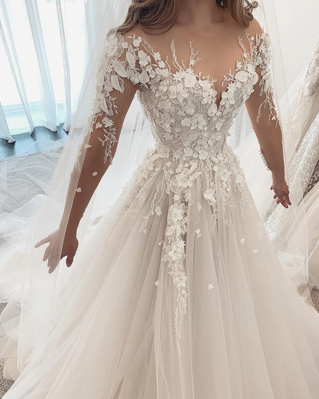 Beautiful Sweetheart Long Sleeve Tulle A Line Wedding Dress With Appliques Lace