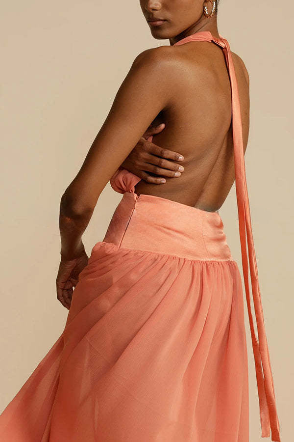 Femminilità ed Eleganza Abito Midi in Tulle con Scollo a Trapezio e Schiena Nuda