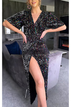 Vestido Maxi de Festa com Fendas e Mangas de Sino de Lantejoulas que Brilham a Noite Toda