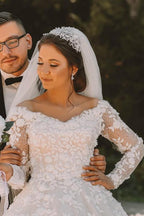 V Neck Long Sleeve Ball Gown Wedding Dress With Applique Lace Beading