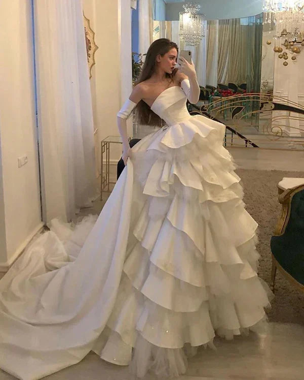 Hermoso vestido largo blanco de boda sin tirantes en línea A con volantes elegantes en capas para fiesta o velada Y7632