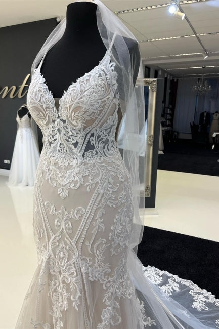 Charming Sweetheart Spaghetti Straps Garden Lace Wedding Dress with Chapel Train