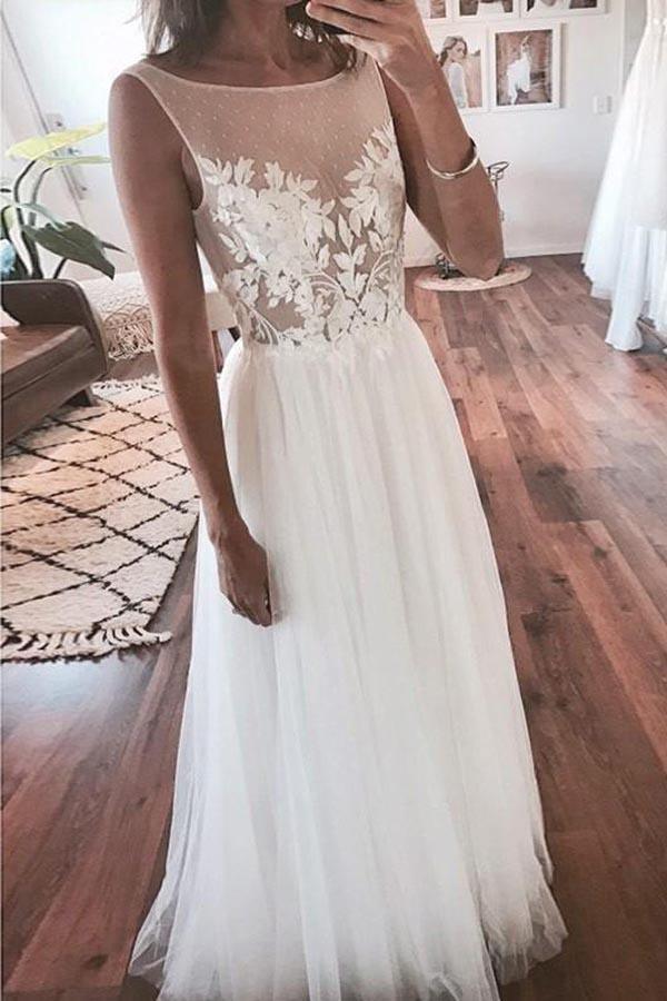 Elfenbeinfarbenes, durchsichtiges Strand-Brautkleid mit Tüll und Spitzenapplikation