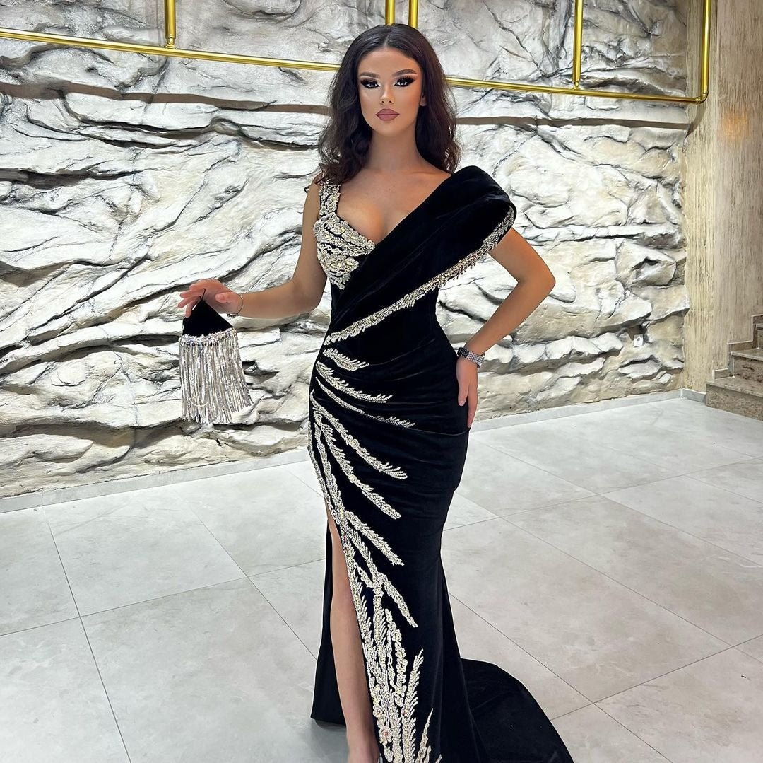 Chic Black Long Mermaid Sweetheart Velvet Beading Formal Prom Dresses with Slit