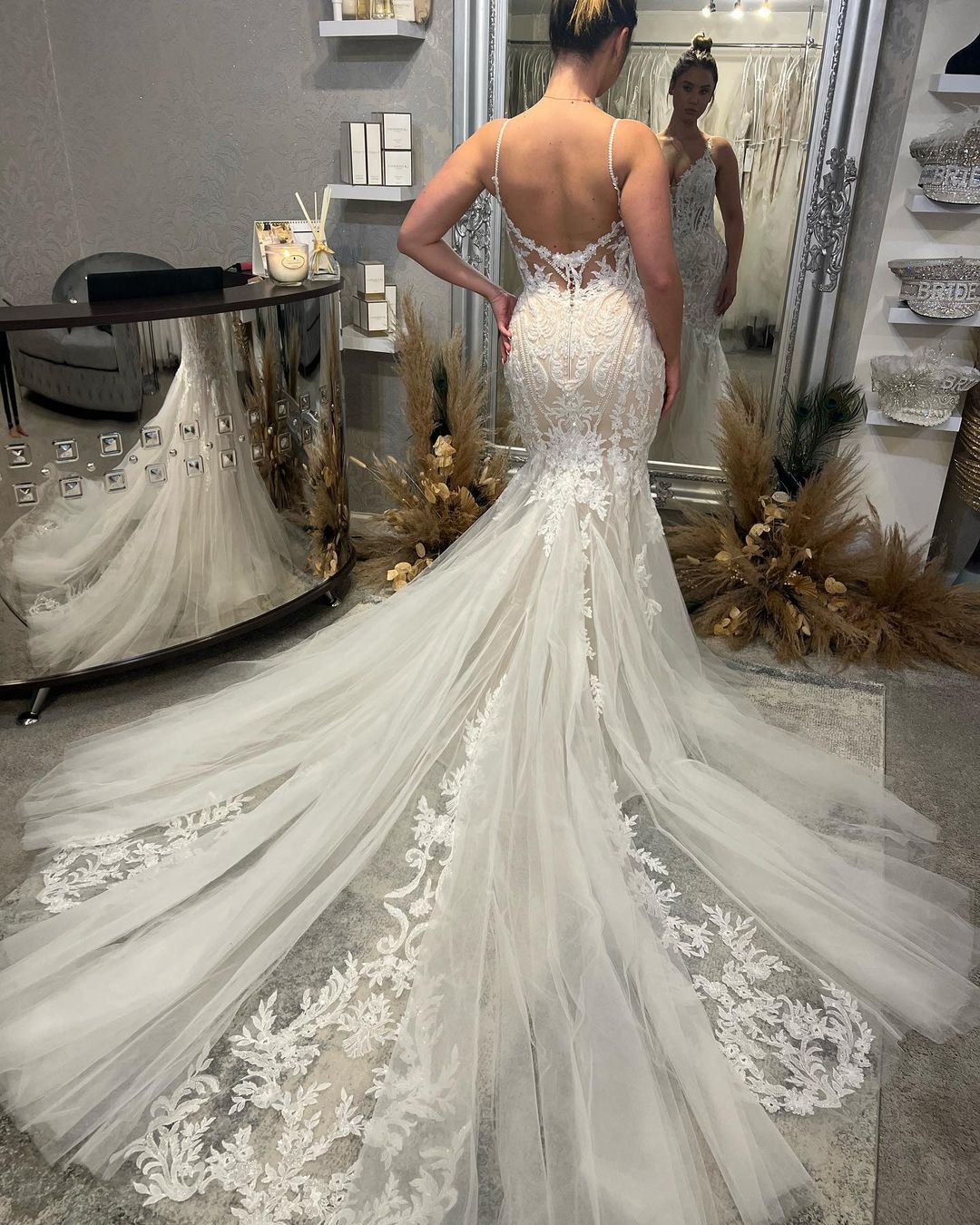 Chic Floor Length V-Neck Spaghetti Straps Sleeveless Mermaid Wedding Dress with Chapel Train