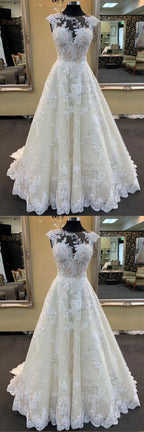 Vestido de noiva em renda marfim com decote em joia e manga curta