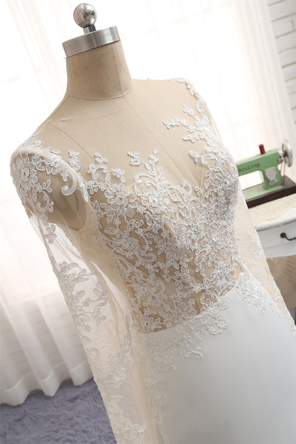Chic Jewel White Chiffon Lace Mermaid Wedding Dress With Appliques Long Sleeves