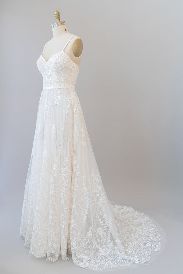 Chic Long A-line Sweetheart Spaghetti Strap Appliques Tulle Wedding Dress