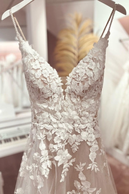 Classic V-Neck Spaghetti Strap Sleeveless A-Line Lace Wedding Dress