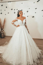 Classy Long A-Line Sweetheart Appliques Lace Tulle Wedding Dress with Sleeves