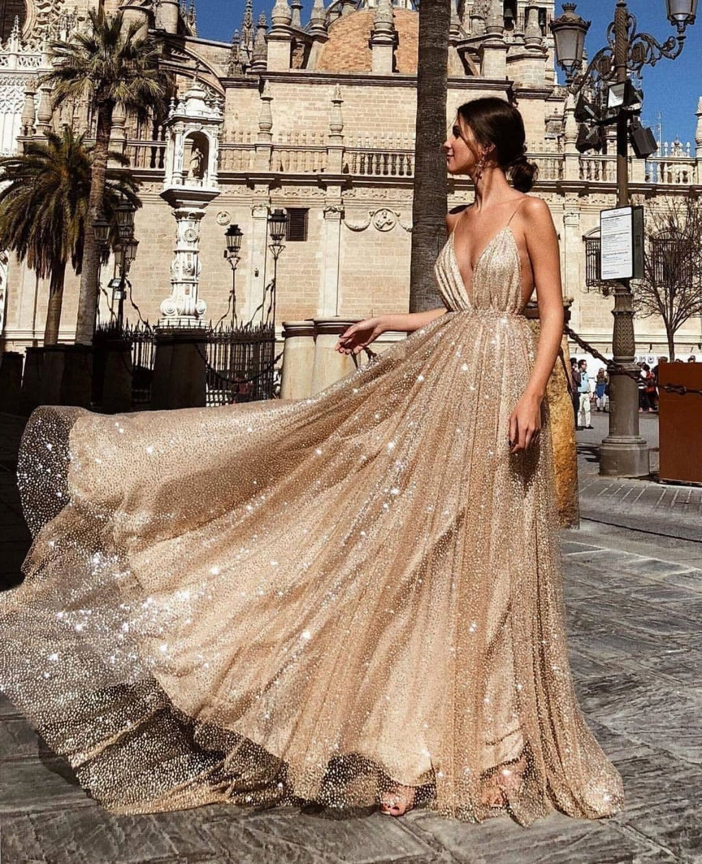Vestido de baile comprido com decote em V