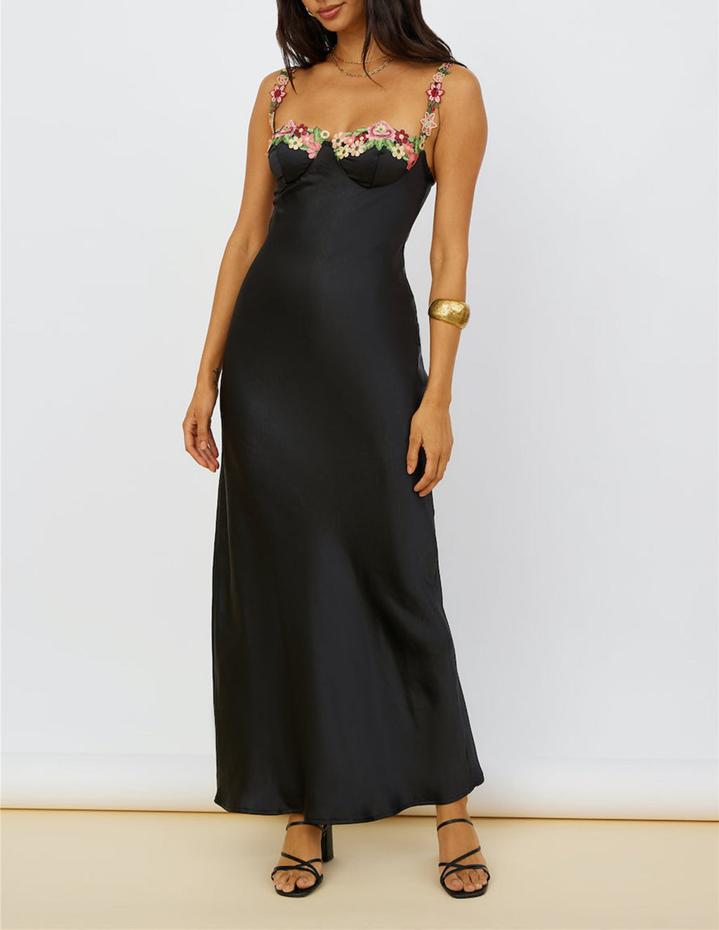 Magnetic Forces Maxikleid mit Blumenstickerei in Schwarz 