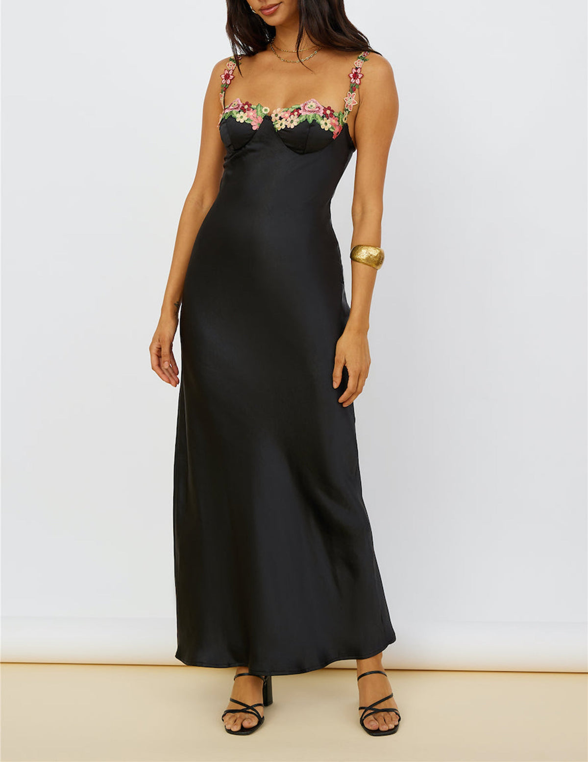 Magnetic Forces Maxikleid mit Blumenstickerei in Schwarz 