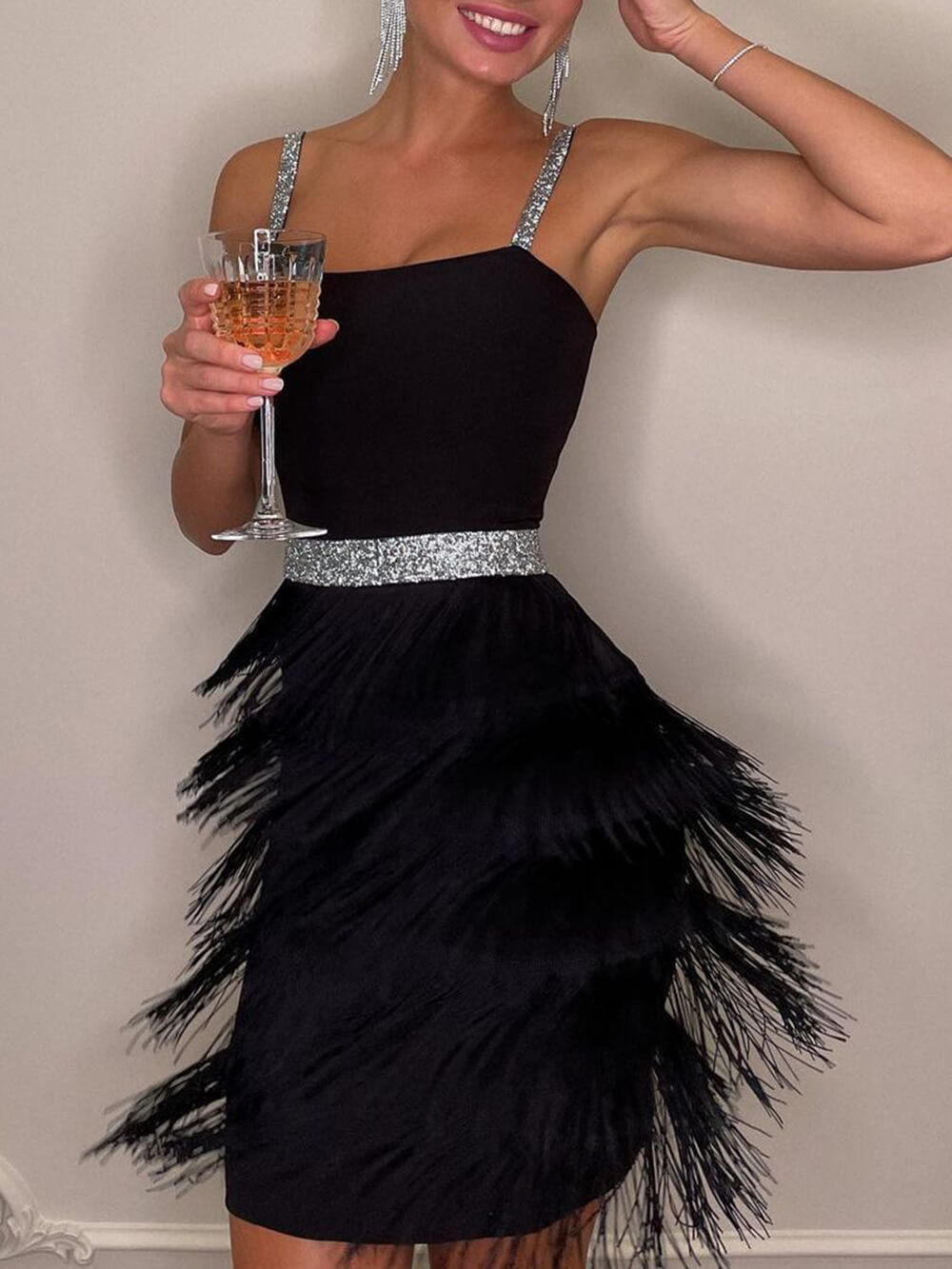Minikleid im Stil einer Prominenten mit Strumpfhaltern und Fransen für Date und Abendessen 