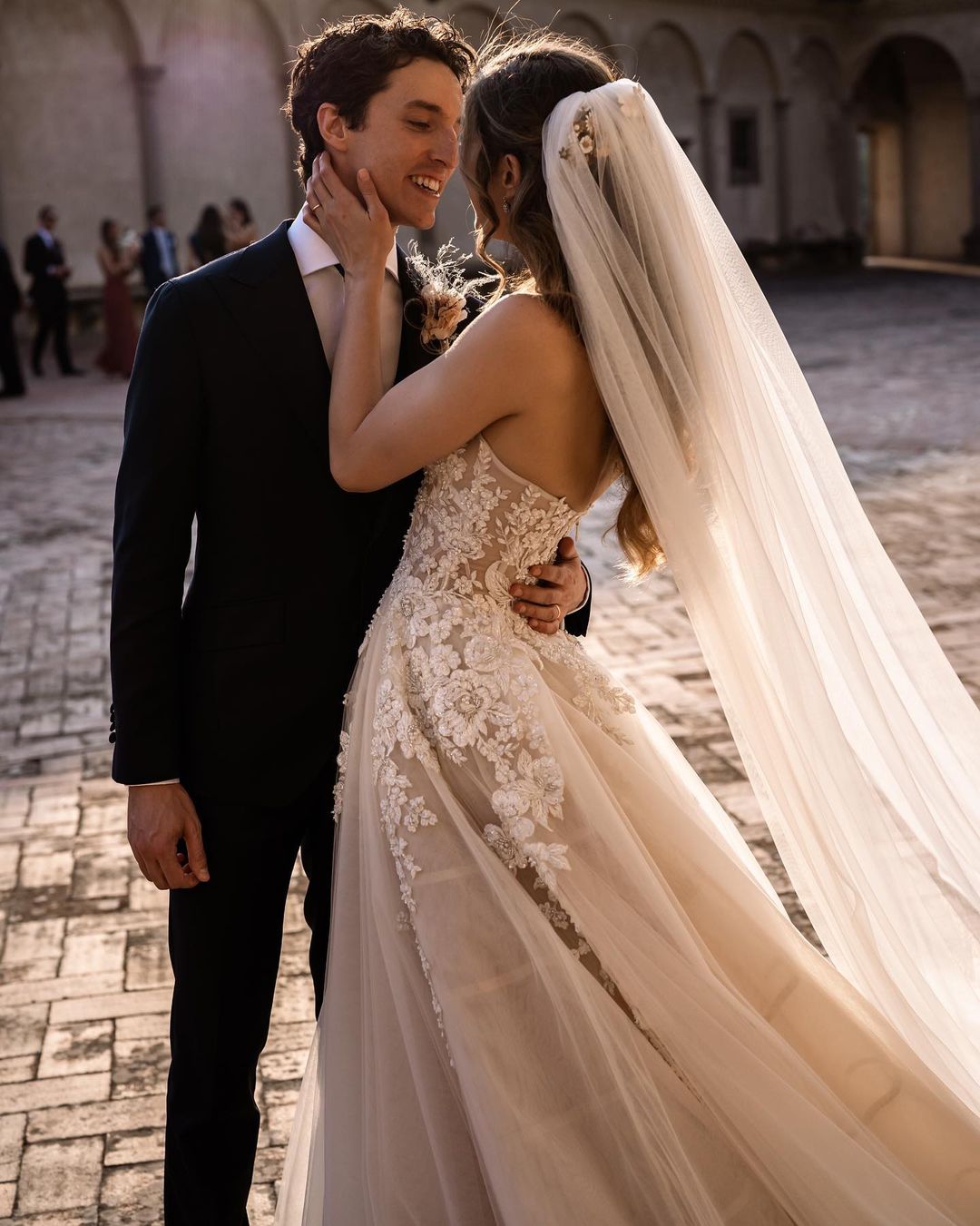 Backless A Line Sweetheart Wedding Dress With Tulle Floral Lace Train