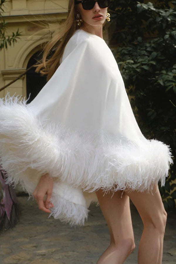 Vestito corto da festa con spalla scoperta e orlo a piume Vegas Living