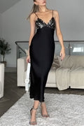 Abito Midi in Satin Trapuntato con Paillettes e Scollo a Fascia Elasticizzato