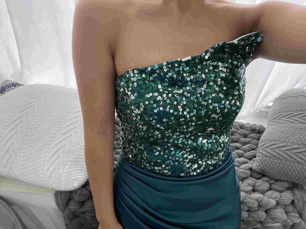 Vestido de noite de comprimento médio de uma peça de manga comprida de fada verde com lantejoulas verdes