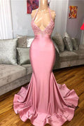 Vestido de Baile Sereia com Decote em V Profundo em Quartzo Rosa e Aplicações de Renda