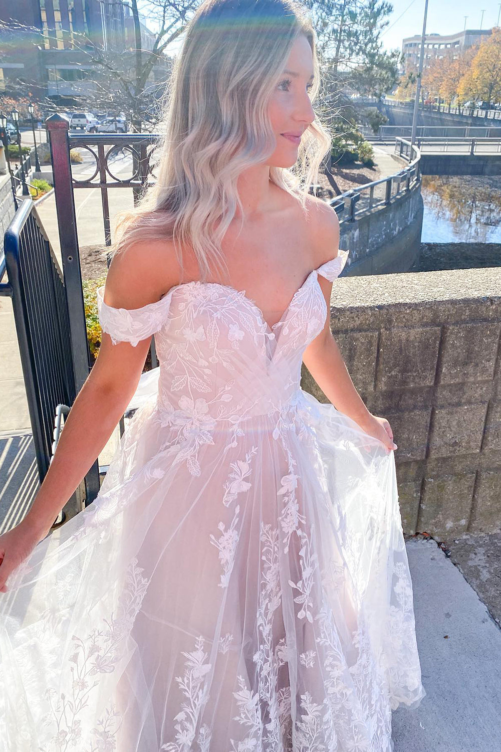 Elegant Sweetheart A Line Off The Shoulder Wedding Dress With Tulle Appliques