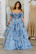 Sigourney | Vestido largo de gala azul con flores, corte en línea A y volantes en capas