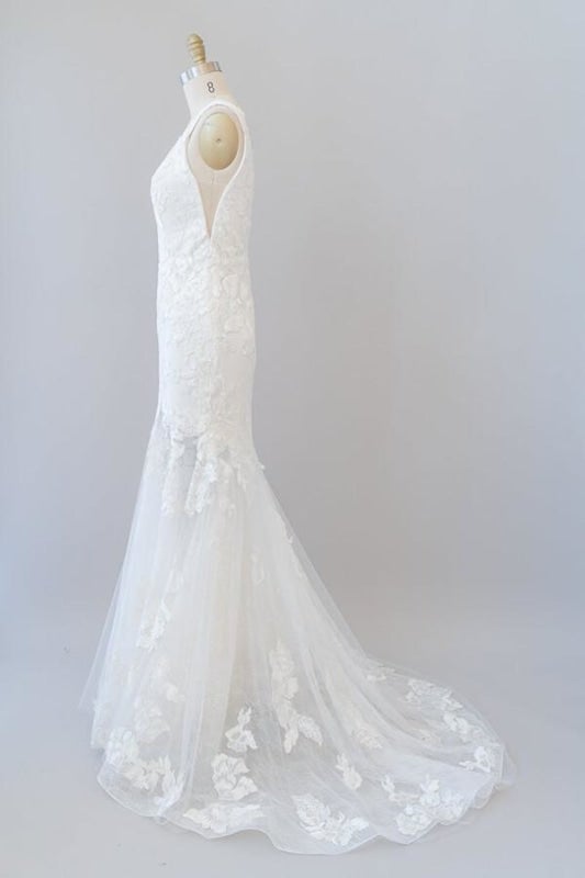 Robes de mariée élégantes sirène en tulle avec appliques et décolleté en V profond