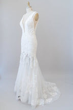 Robes de mariée élégantes sirène en tulle avec appliques et décolleté en V profond