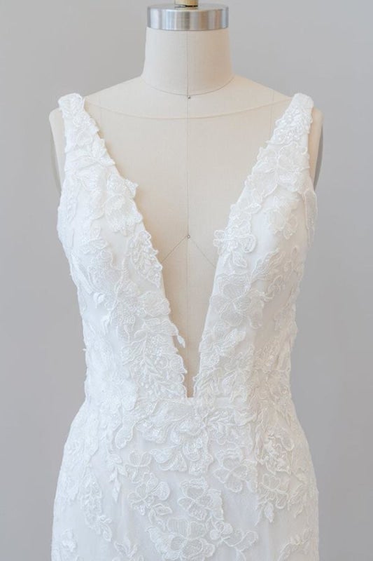 Robes de mariée élégantes sirène en tulle avec appliques et décolleté en V profond
