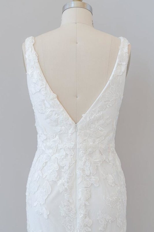 Robes de mariée élégantes sirène en tulle avec appliques et décolleté en V profond