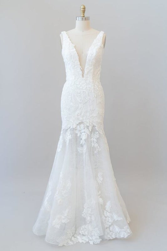 Robes de mariée élégantes sirène en tulle avec appliques et décolleté en V profond