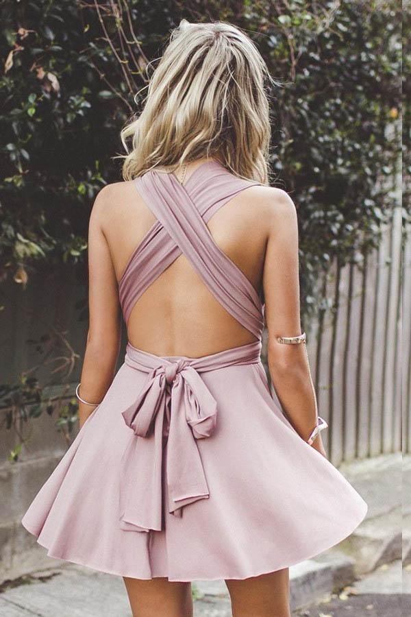 Vestido Curto de Cetim Cor de Blush para Festa de Regresso a Casa com Decote em V Profundo e Alças Cruzadas