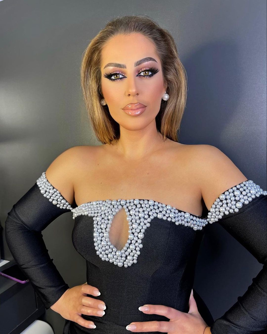 Robe de bal noire de luxe, longue jusqu'au sol, à manches longues, coupe sirène en satin avec perles