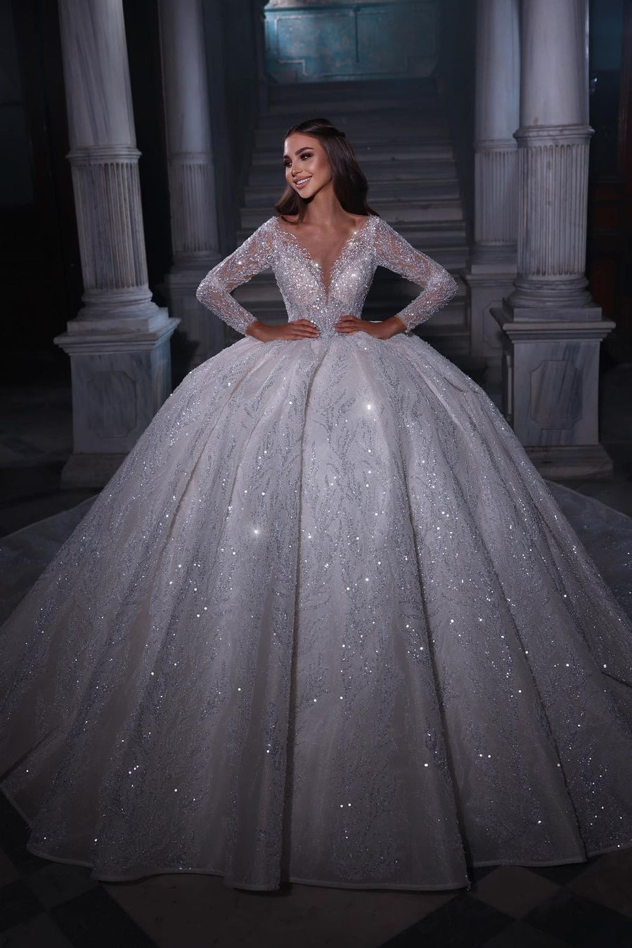 Vestido de novia de lujo con escote en forma de A, mangas largas, lentejuelas y volantes