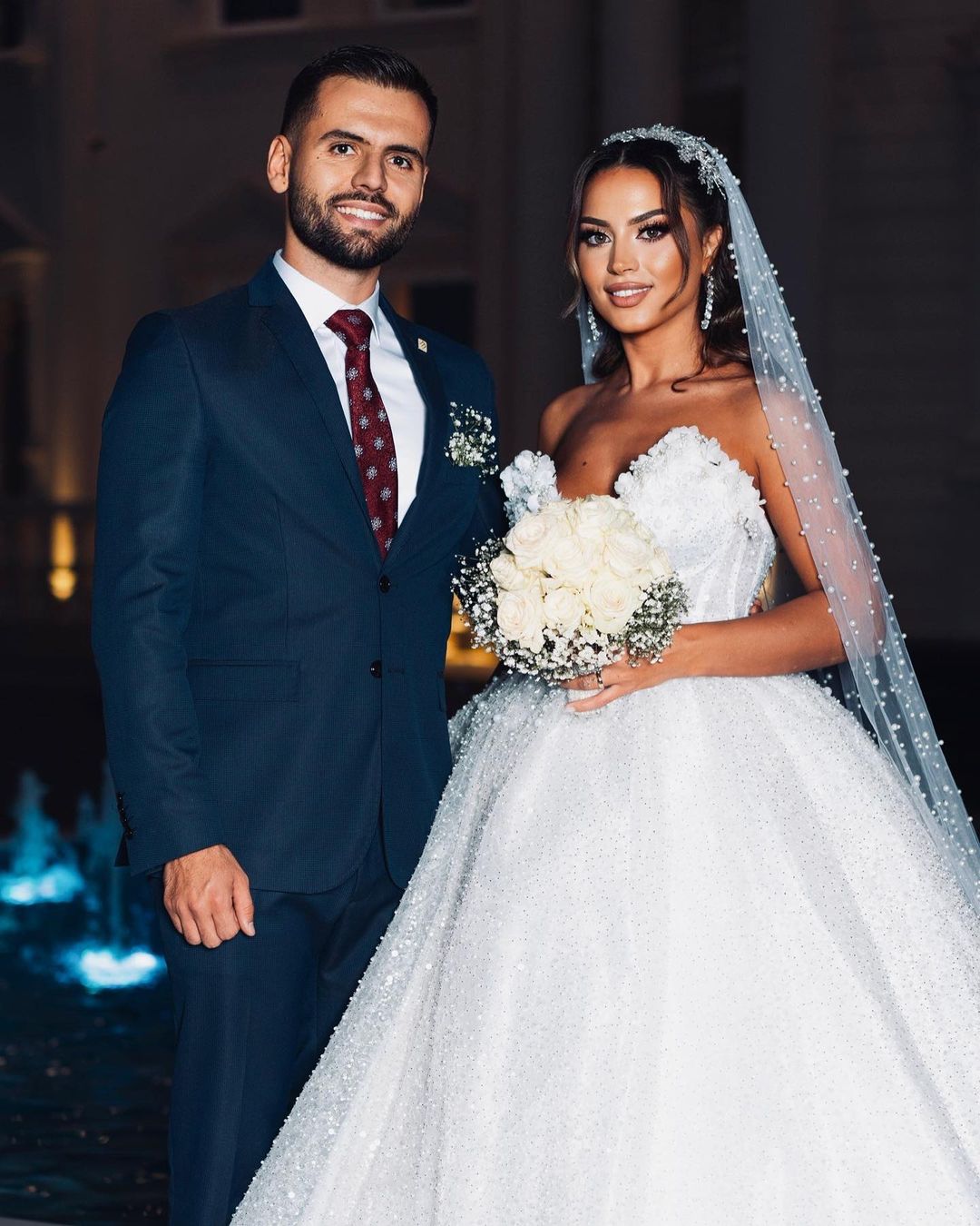 Robe de mariée longue au sol, sans manches, en ligne A, ornée de sequins et de perles, style princesse deluxe