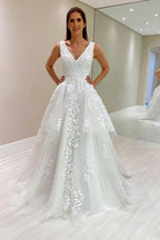 Abito da sposa bianco senza maniche a linea ad A con scollo a V in pizzo e applicazioni