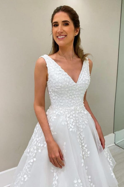 Abito da sposa bianco senza maniche a linea ad A con scollo a V in pizzo e applicazioni