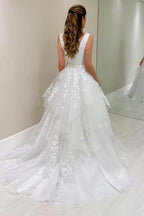 Abito da sposa bianco senza maniche a linea ad A con scollo a V in pizzo e applicazioni