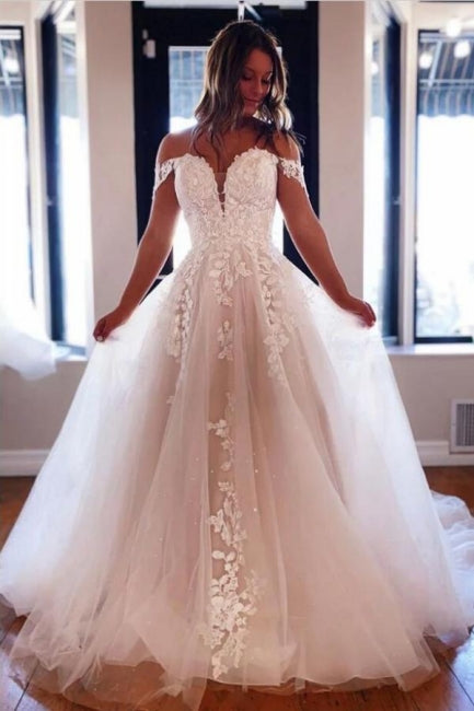 Abiti da sposa a linea ad A con scollo a V e spalle scoperte in pizzo