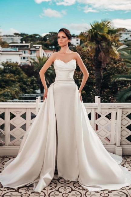 Designer A-Linie Satin Ärmellose Brautkleider mit Spitze