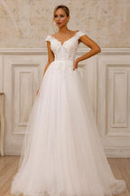 Vestido de Noiva Branco em Tule com Renda, Decote em V, Sem Mangas, Corte em A, com Apliques