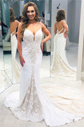 Vestido de novia de diseño con tirantes finos, columna y espalda descubierta