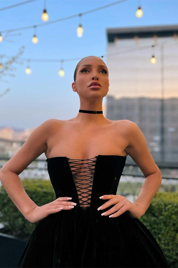 Robe de bal noire courte sans manches en ligne A, style créateur