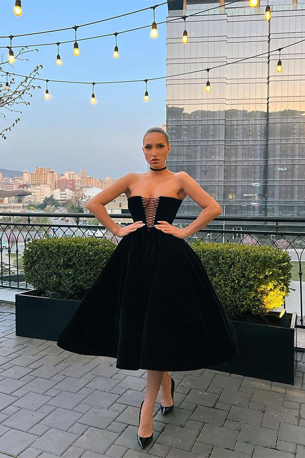 Robe de bal noire courte sans manches en ligne A, style créateur