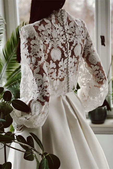 Vestidos de Noiva de Renda com Gola Alta, Corte Longo em Linha A e Mangas Compridas