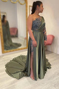 Robes de soirée longues en dentelle à coupe évasée avec fente et manches longues