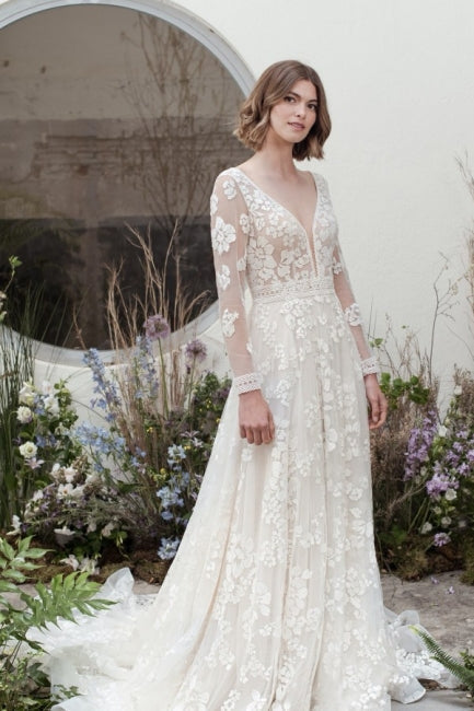 Vestidos de Noiva Compridos em Linha A com Decote em V e Renda, com Mangas Compridas