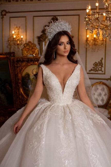 Vestido de Noiva Comprido em Linha A, Decote em V, Sem Mangas, com Aplicações e Renda