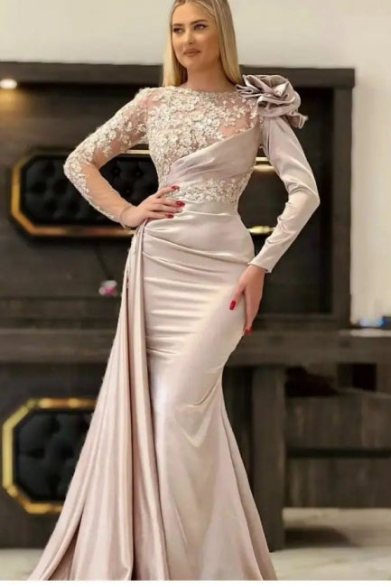 Abiti da sera lunghi in pizzo a sirena color champagne con maniche lunghe di stilista