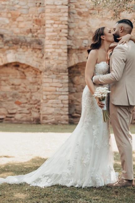 Designer-Brautkleid im Meerjungfrau-Stil, lang, elfenbeinfarben, trägerlos, Spitze, mit Schleppe